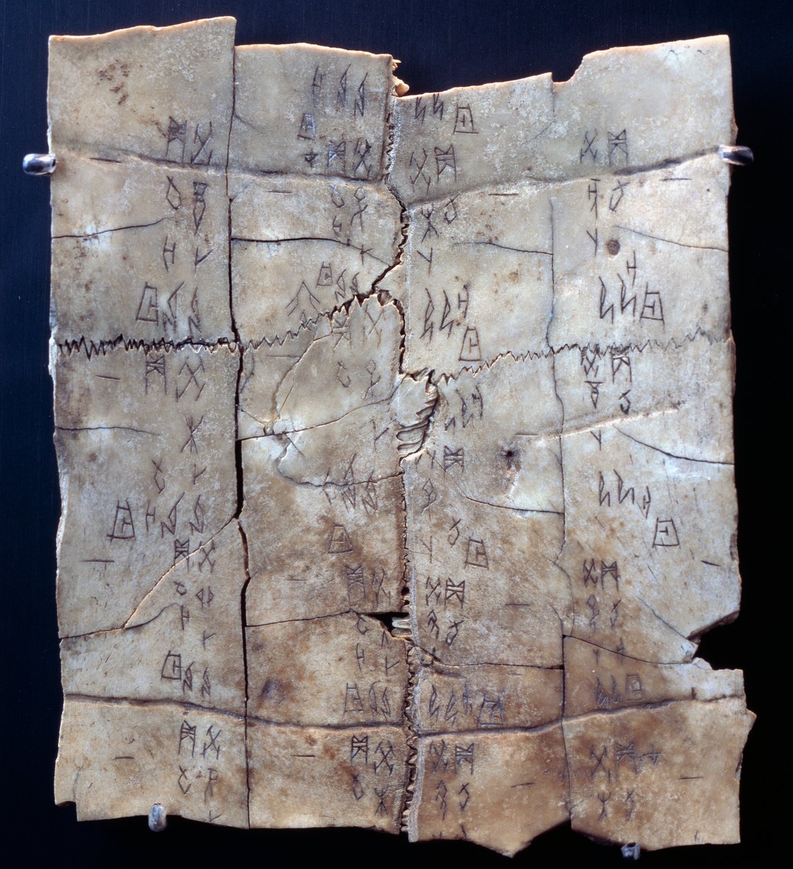 Pictogram on turtle plastron with divination text (turtle plastron) by Shang Dynasty Chinese School