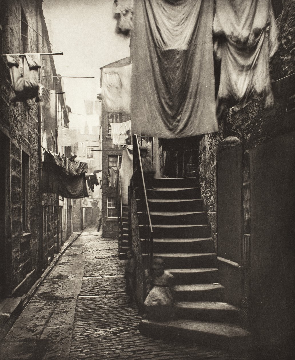 Close No. 193 High Street by Thomas Annan