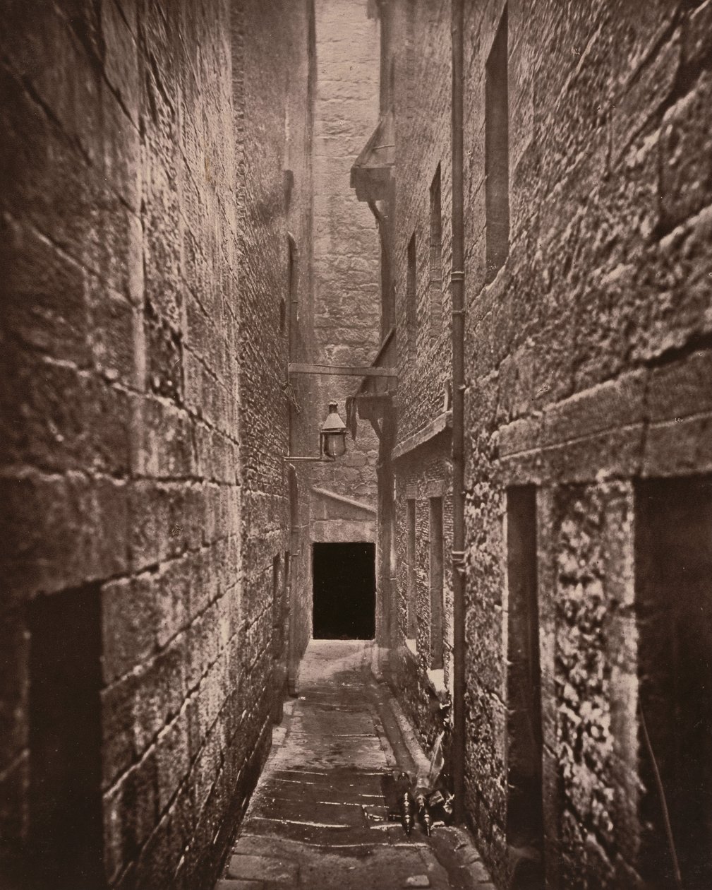 Close, No. 61 Saltmarket by Thomas Annan