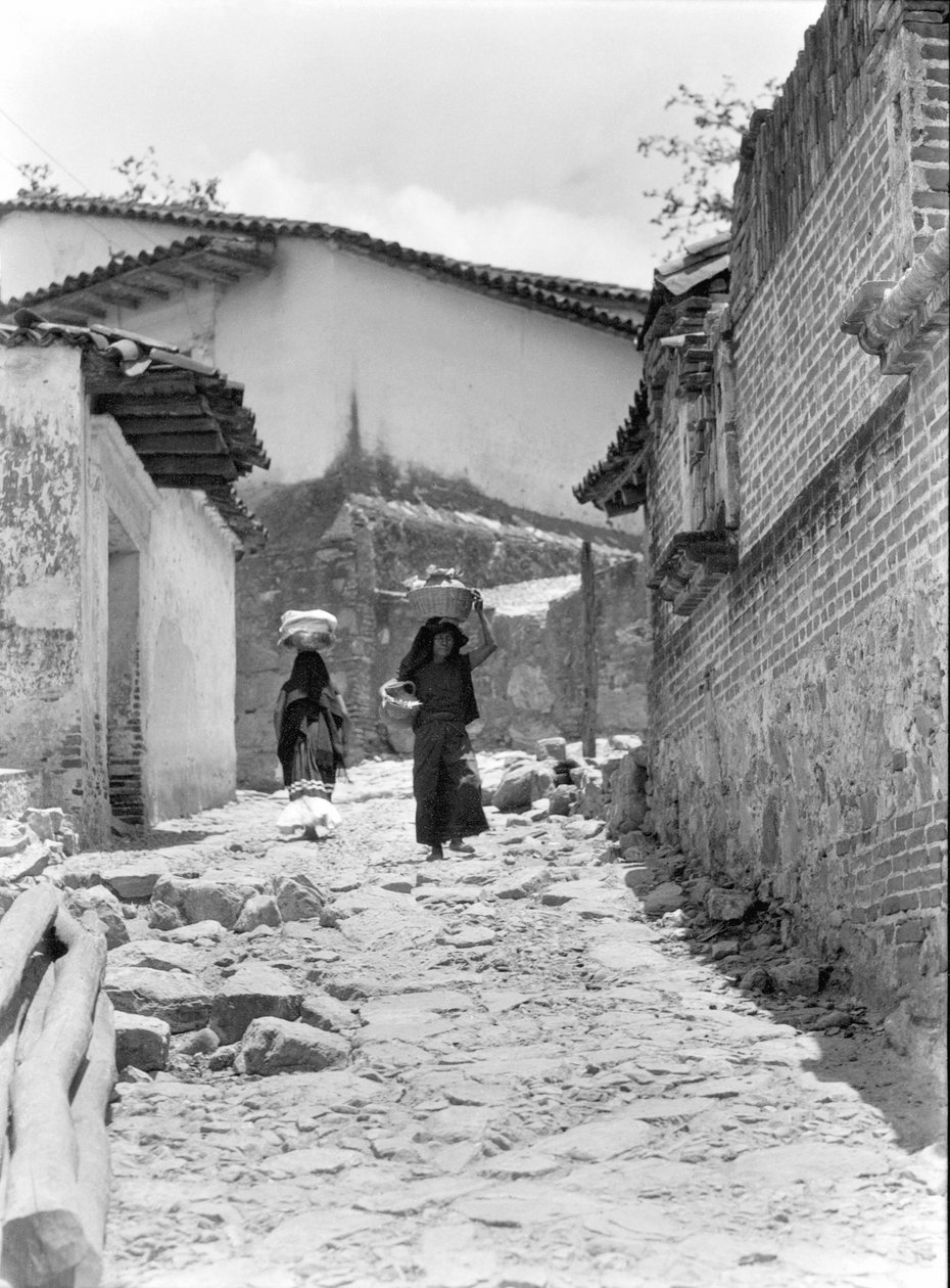 Women in Tehuantepec, Mexico, 1929 by Tina Modotti