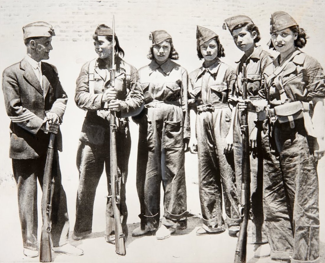 Women Soldiers by Unbekannt Unbekannt