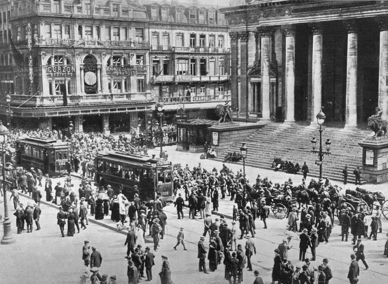 A View of the Bourse During the Passage of the German Troops, 1914 by Unbekannt