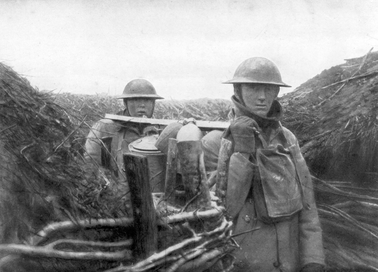 American Troops at the Front Delivering Soup to Their Comrades, 1917-1918 by Unbekannt