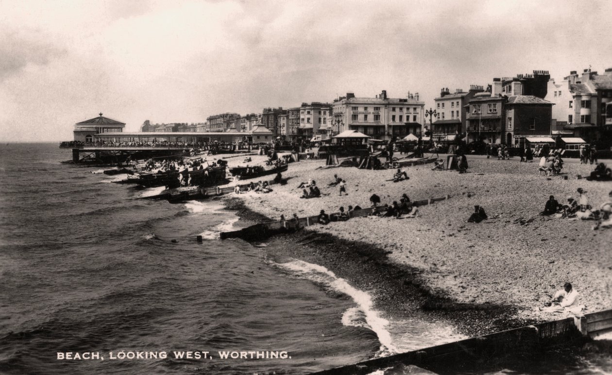 Beach, looking west, Worthing, Sussex, 1935 by Unbekannt