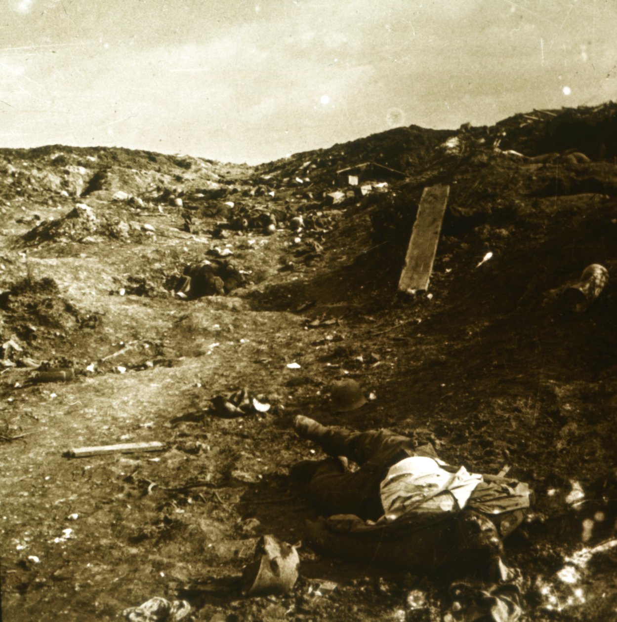 Body, Trenches on the Front Line, Somme, Northern France by Unbekannt