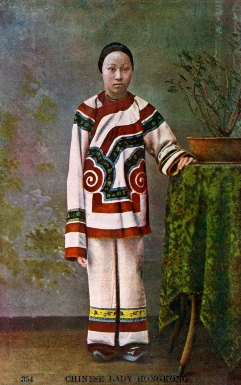 Chinese Woman, Hong Kong, 20th Century by Unbekannt