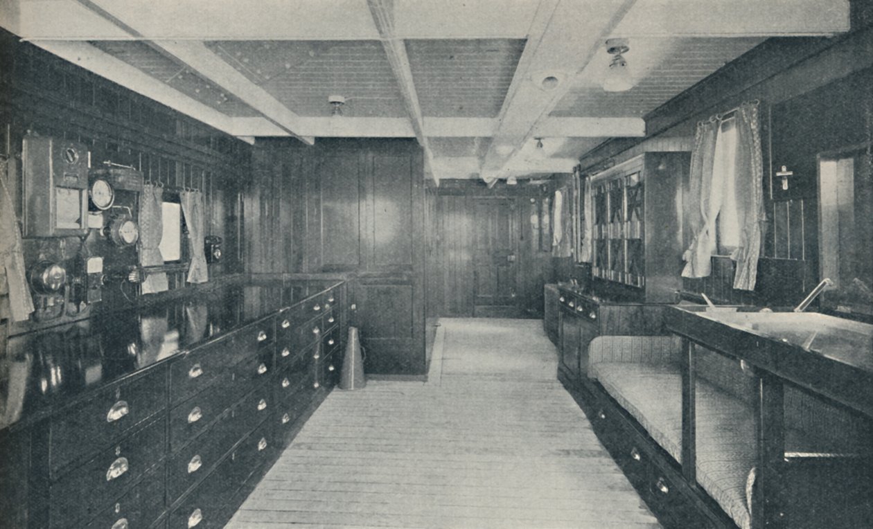 Control Centre of the Empress of Britain, chart-room and wheel-house by Unbekannt