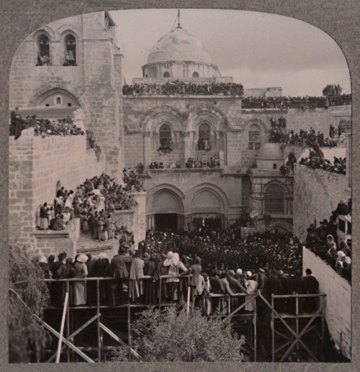 Crowds Filling Every Niche of the Holy Sepulchre Church, c1900 by Unbekannt