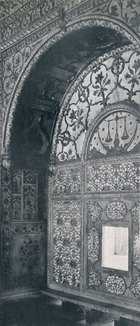 Delhi. The Scales of Justice Carved Marble Screen through which petitions were received by Unbekannt
