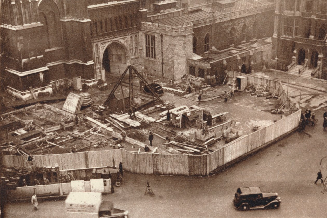 Erecting the annexe to Westminster Abbey in advance of King George VI