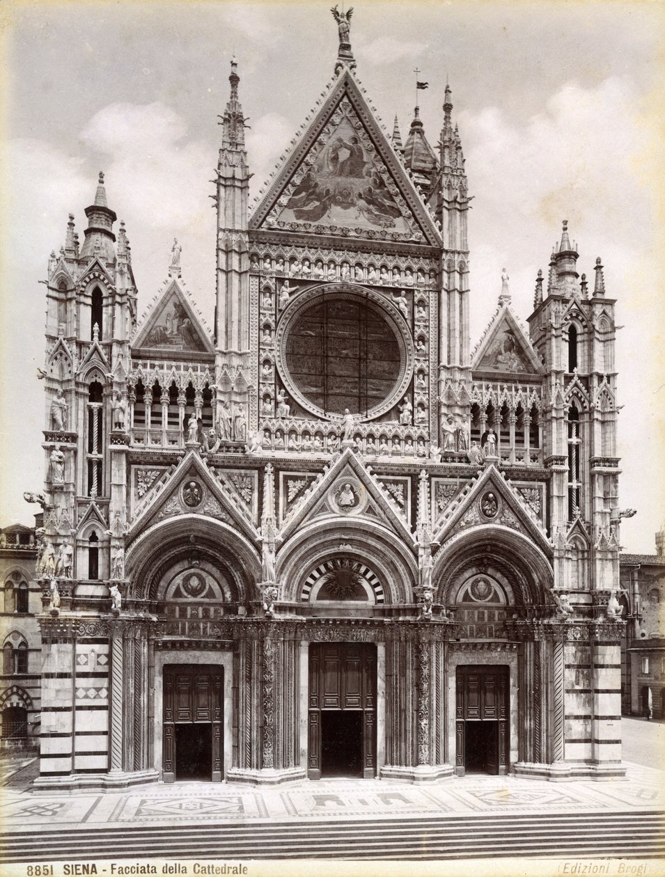 Facade of Siena Cathedral, Italy by Unbekannt