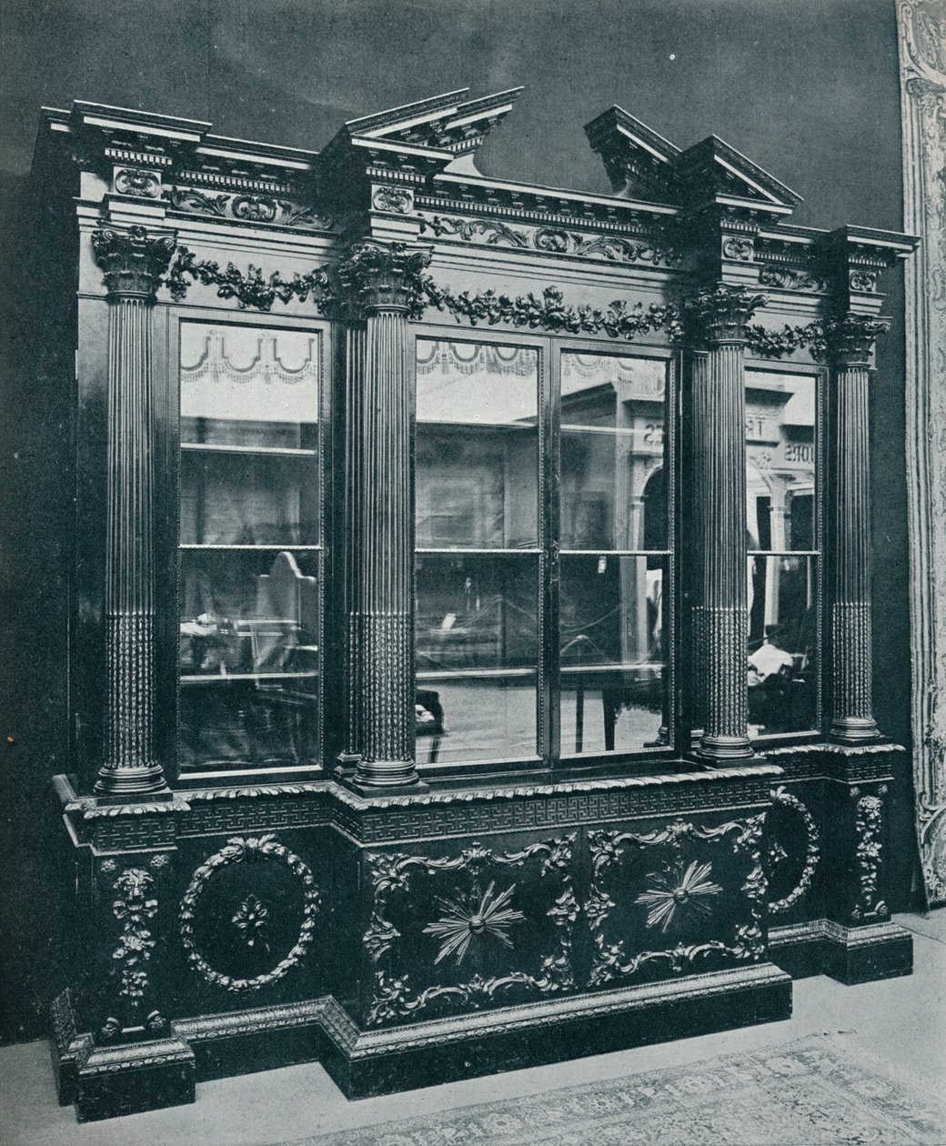 Georgian Cabinet, reproduced by permission of H.R.H. The Princess of Wales by Unbekannt