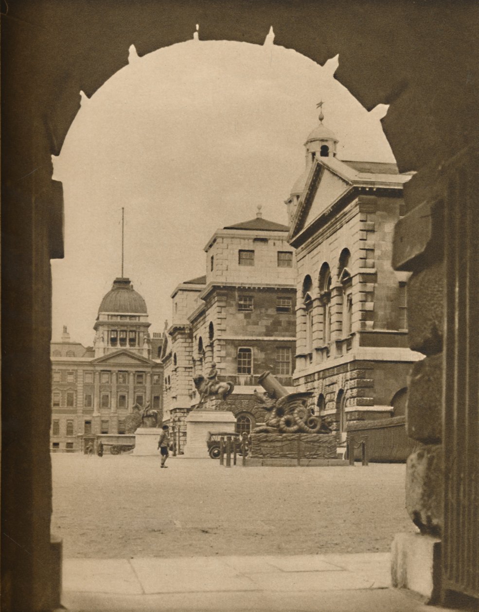 Horse Guards Parade Framed in the Archway of Treasury Passage, c. 1935 by Unbekannt