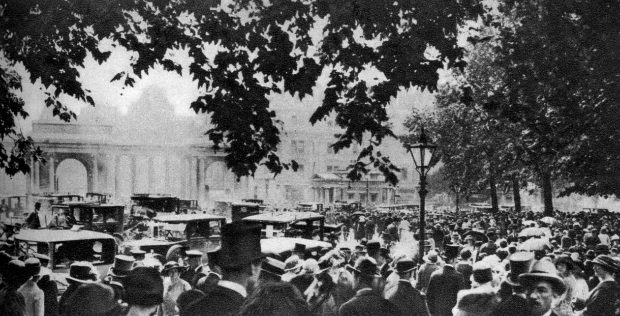 Hyde Park on a Fine Ascot Sunday, London by Unbekannt