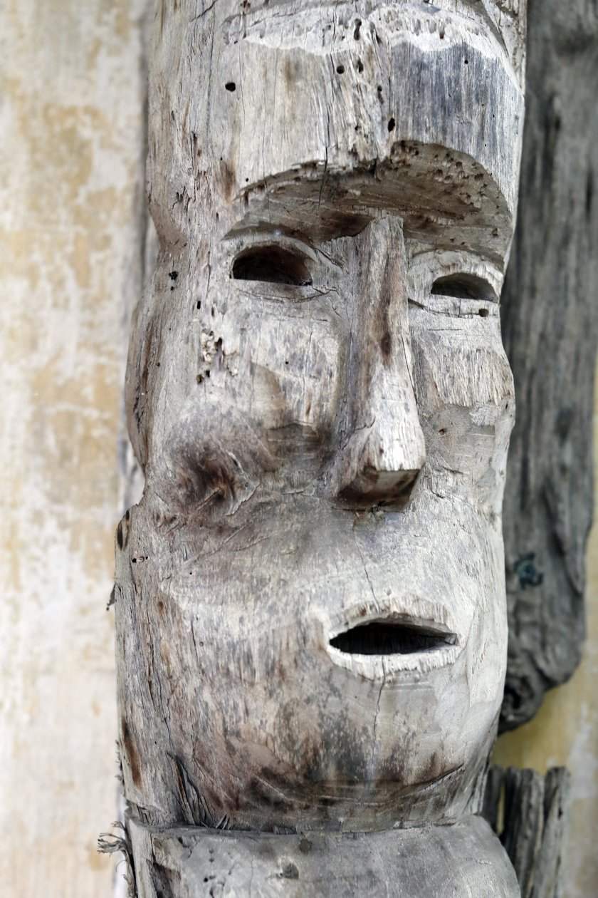 Jarai Ethnic Group. Guardian Spirit of a Jarai Tomb. Wooden Statue. Kon Tum, Vietnam by Unbekannt