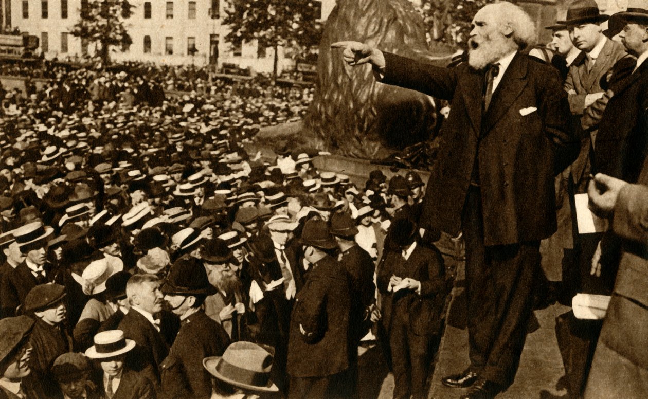 Keir Hardie Gives a Speech in Trafalgar Square, London, 2 August 1914 by Unbekannt