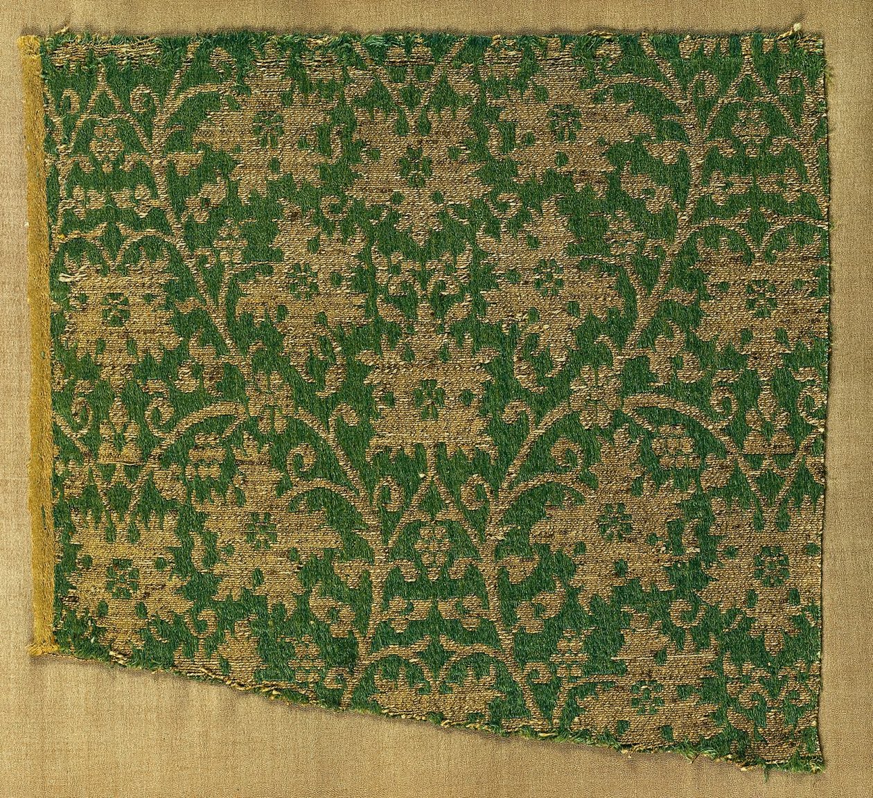 Lampas with Scrolling Vines and Grape Leaves, 1300s by Unbekannt