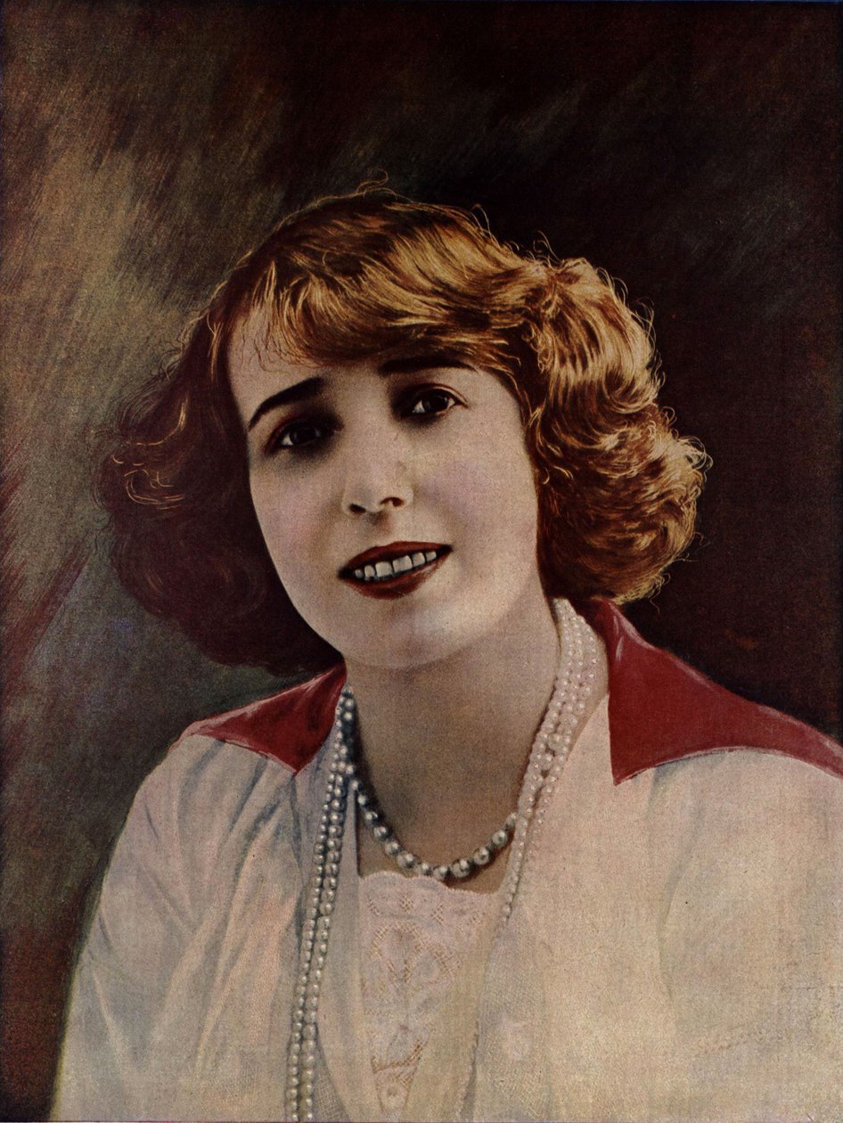 Mademoiselle Mistinguett by Unbekannt