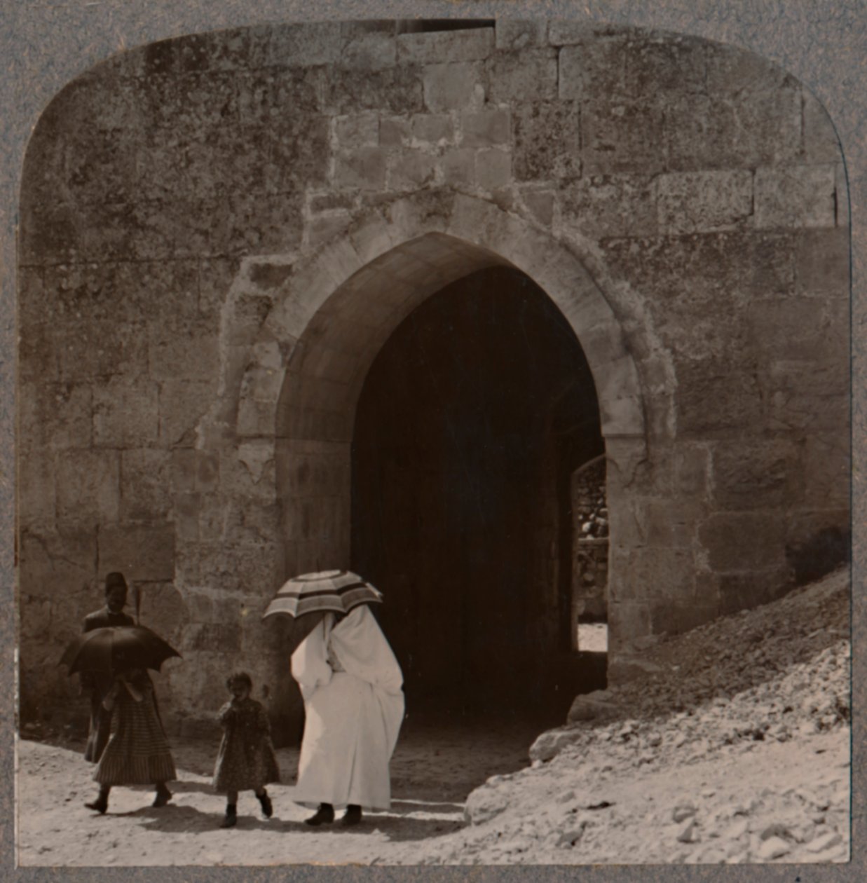 Mahommedan women entering Jerusalem by Herods Gate by Unbekannt