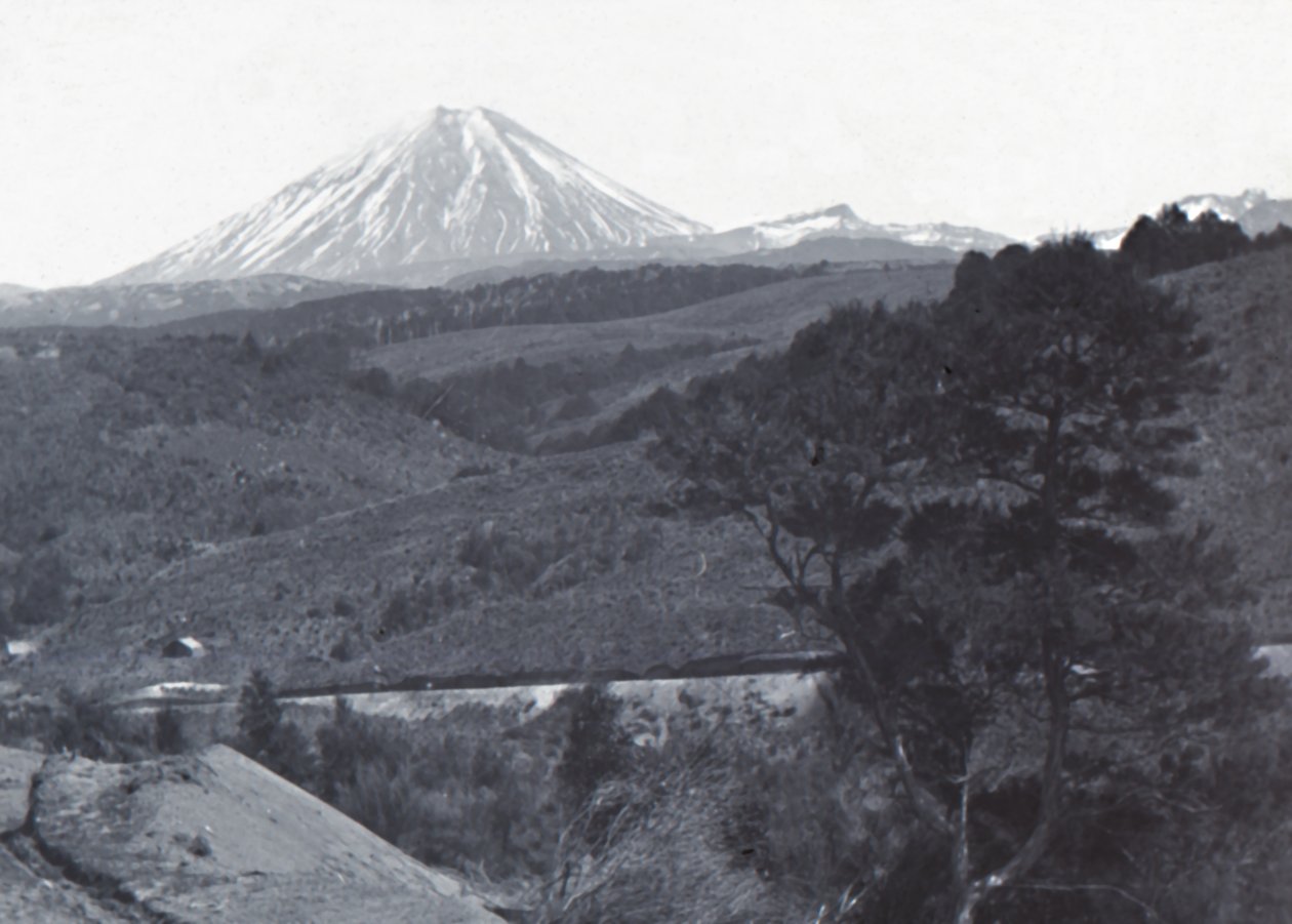 Mount Ngauruhoe by Unbekannt