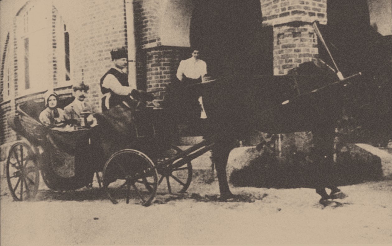 Moura Budberg with her first husband von Benckendorf in a carriage at their Estonian estate by Unbekannt