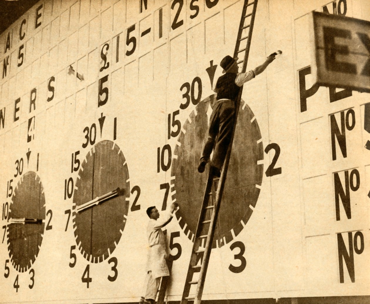 Painters at work on the White City tote, West London, 1932 by Unbekannt