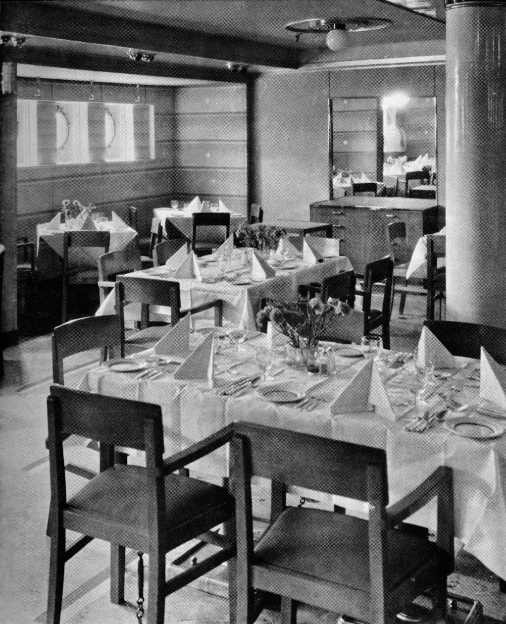 Part of the Tourist Dining Saloon, 1935 by Unbekannt