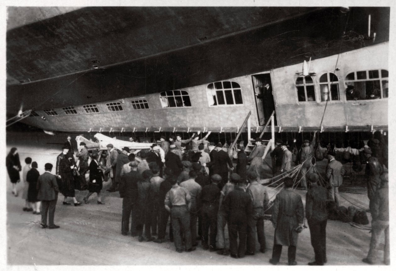 Passengers Boarding Zeppelin LZ 127 Graf Zeppelin by Unbekannt