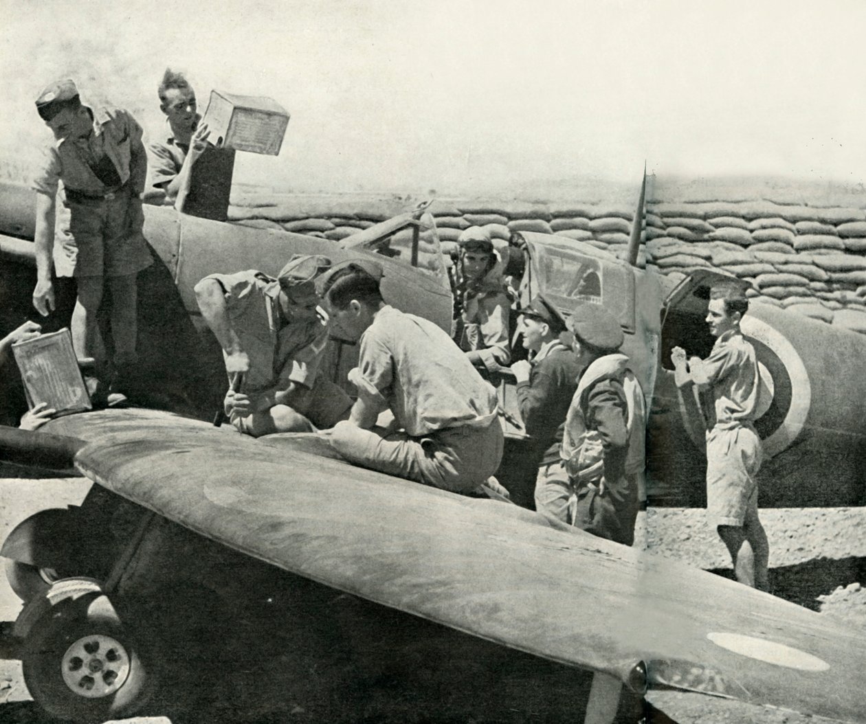 Refuelling and Re-arming Spitfire Fighters, Malta, World War II, 1942-1944 by Unbekannt