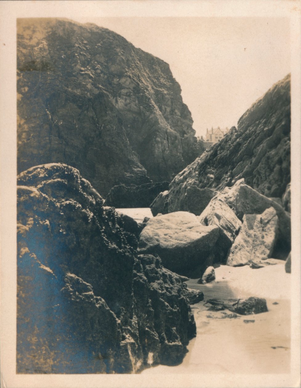 Rocks at Newquay, 1927 by Unbekannt