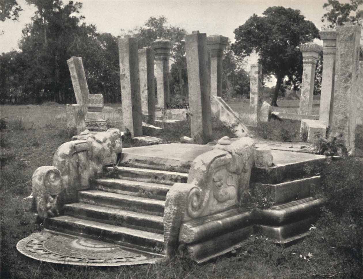 Ruins of a Pillar Hall, with Steps and Moonstone by Unbekannt