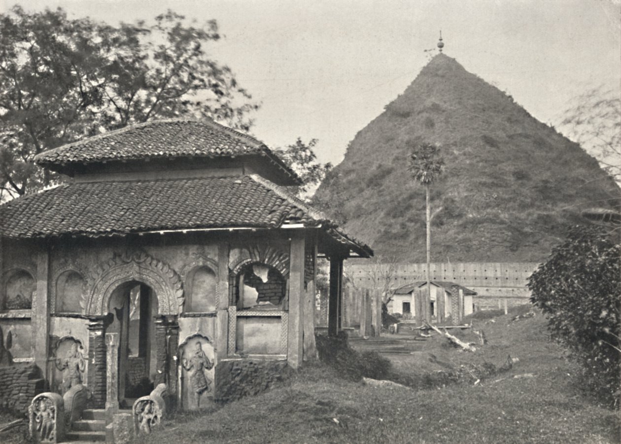 Ruwanwali Dagoba at Anuradhapura, East Side by Unbekannt