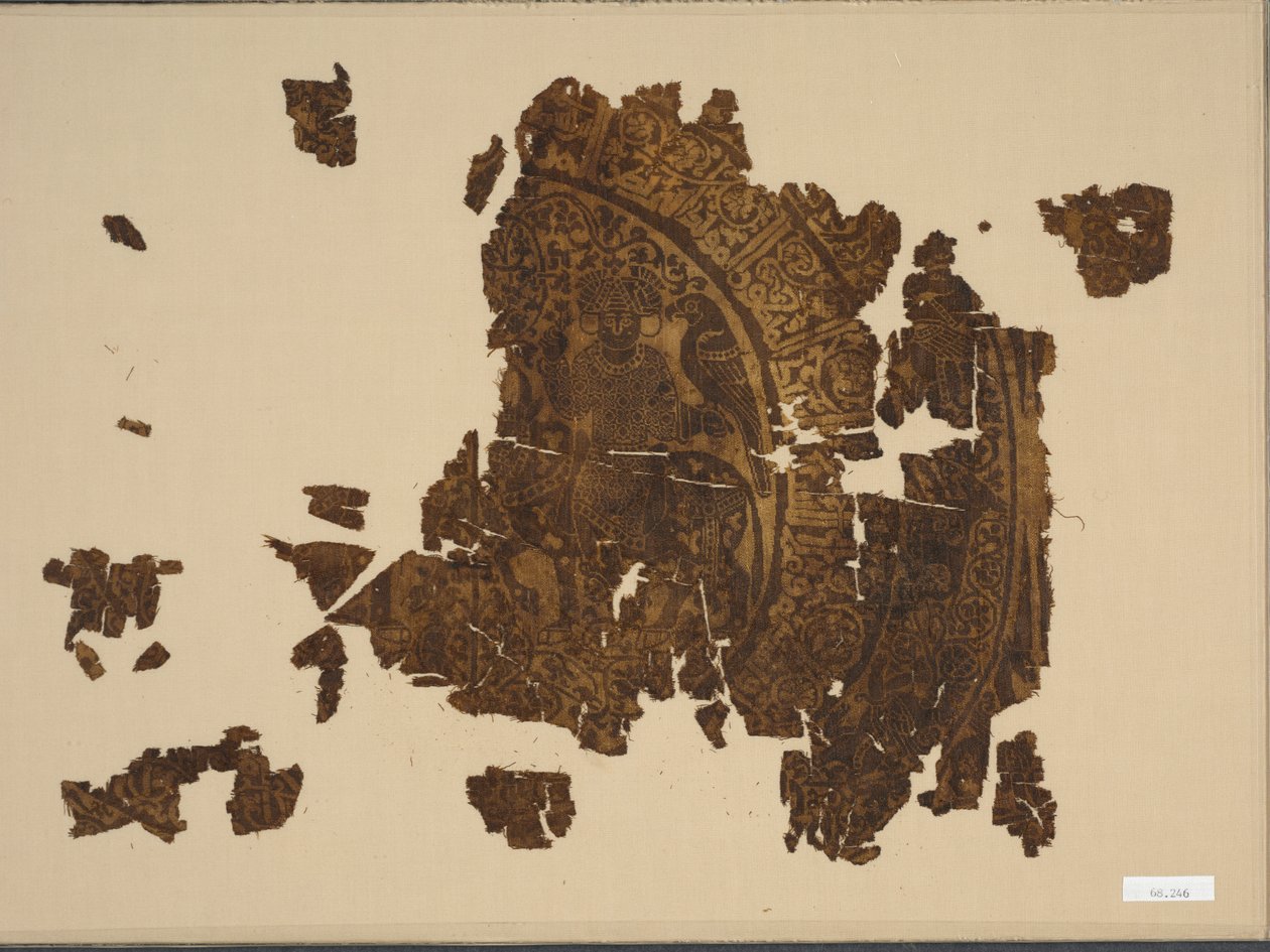 Silk Fragment with Falconer Riding a Bull, 1000s-1100s by Unbekannt