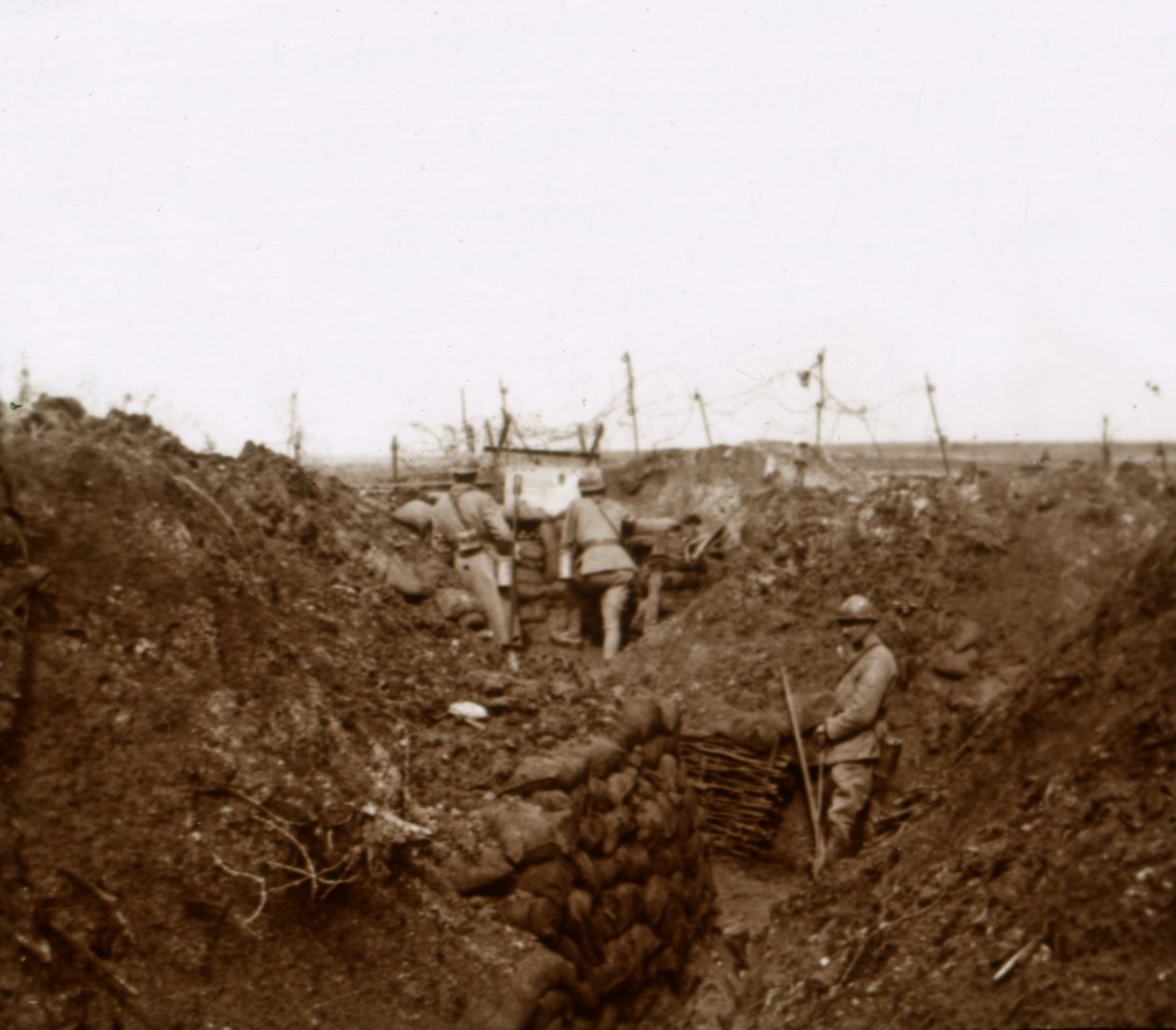 Soldiers in the Trenches, Massiges, Northern France, c1914-c1918 by Unbekannt