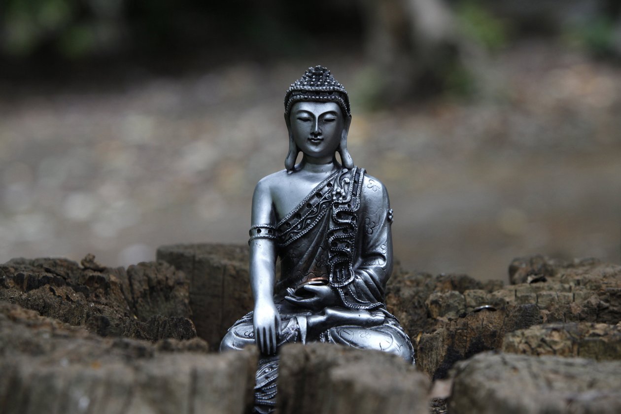 Statue in the garden of Buddhapadipa temple, Wimbledon, United Kingdom by Unbekannt