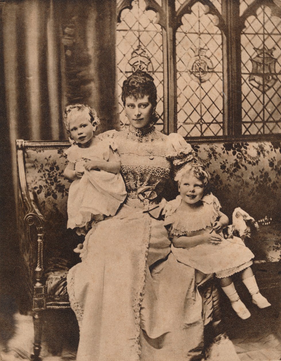 The Duchess of York with Her Two Sons, Princes Edward and Albert, c. 1897-1935 by Unbekannt