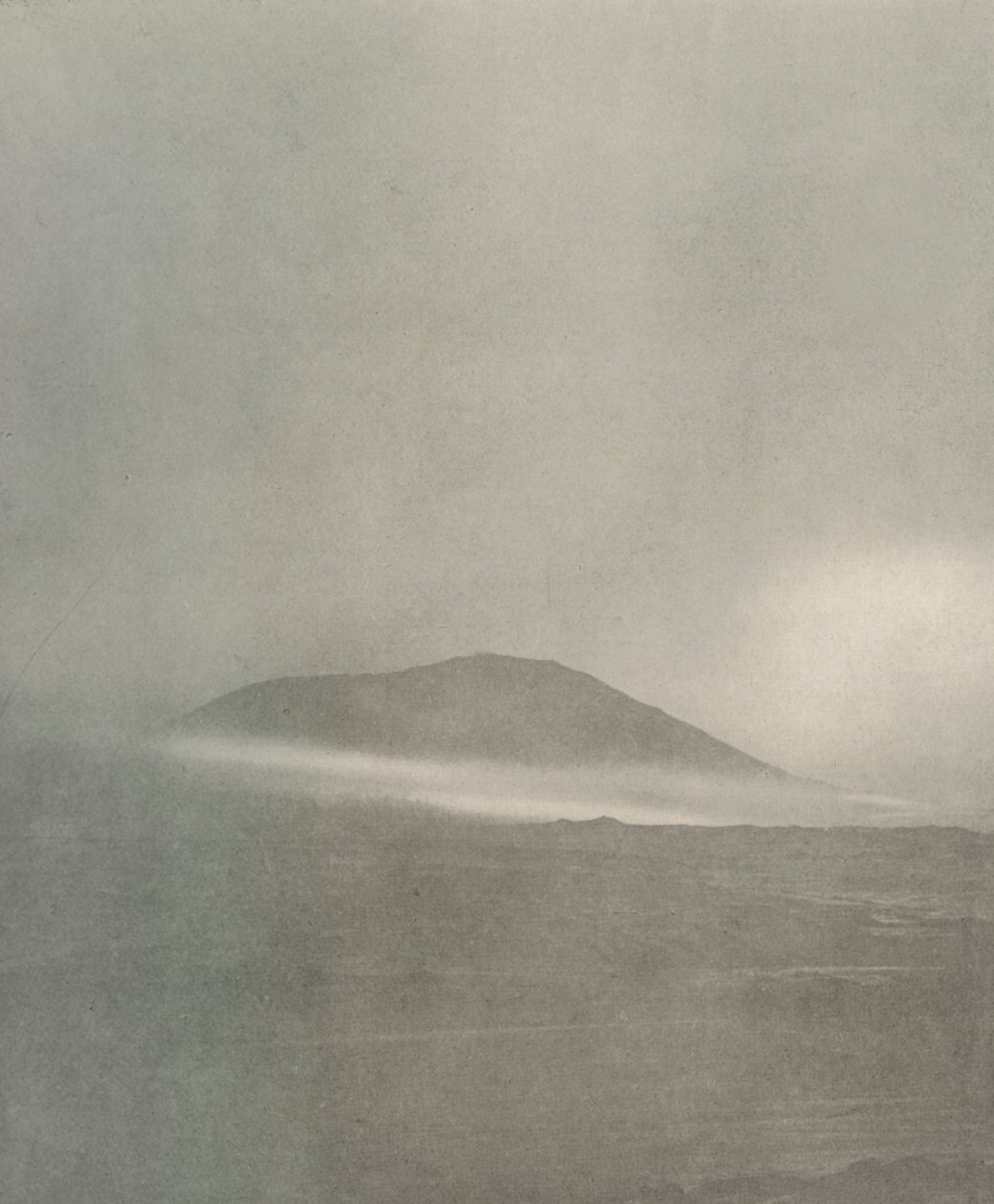 The Start of a Blizzard...Drift Coming Round Mount Erebus, c1908 by Unbekannt