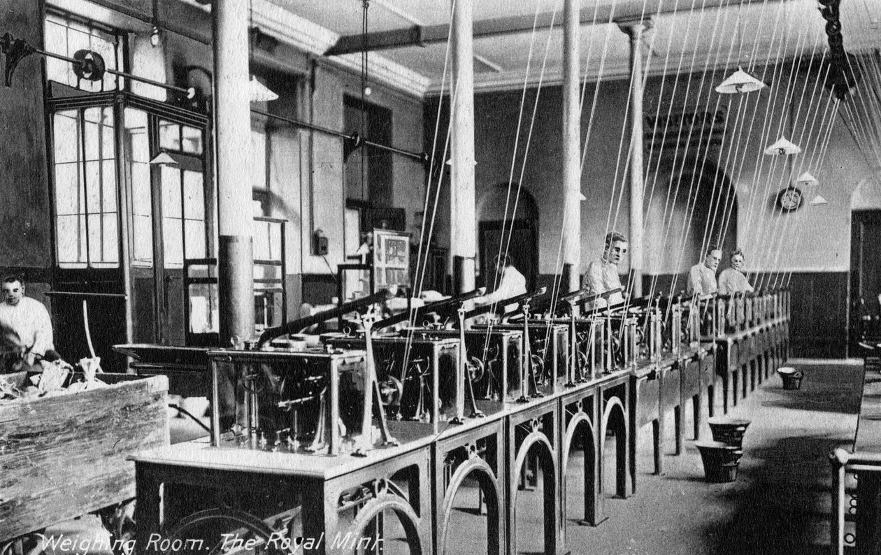 The Weighing Room, the Royal Mint, Tower Hill, London by Unbekannt