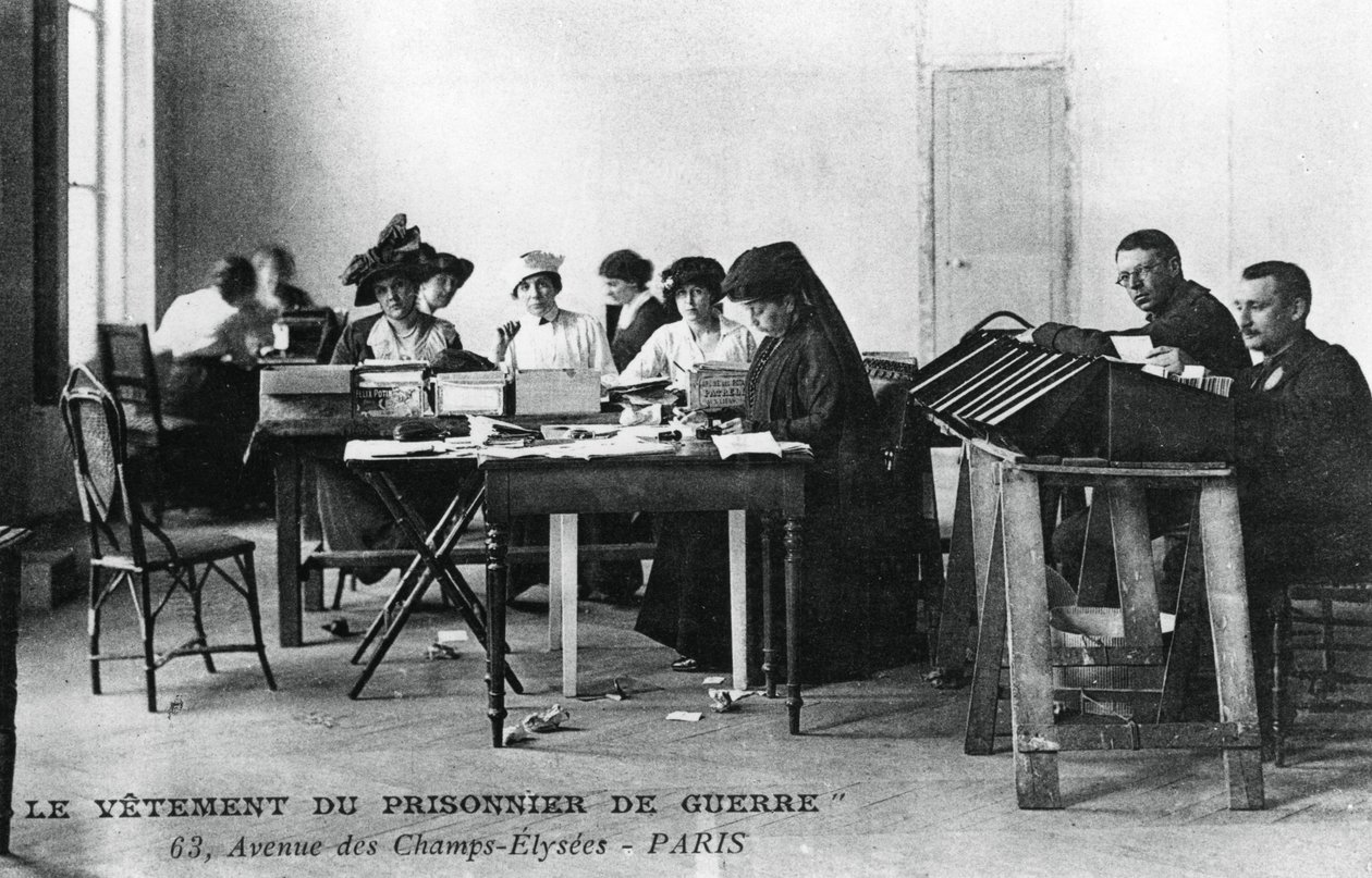 The clothing of the prisoner of war, Champs-Élysées, Paris, World War I by Unbekannt