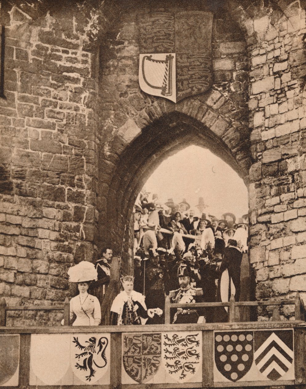 The Investiture of the Prince of Wales at Caernarvon Castle, 13 July 1911 by Unbekannt
