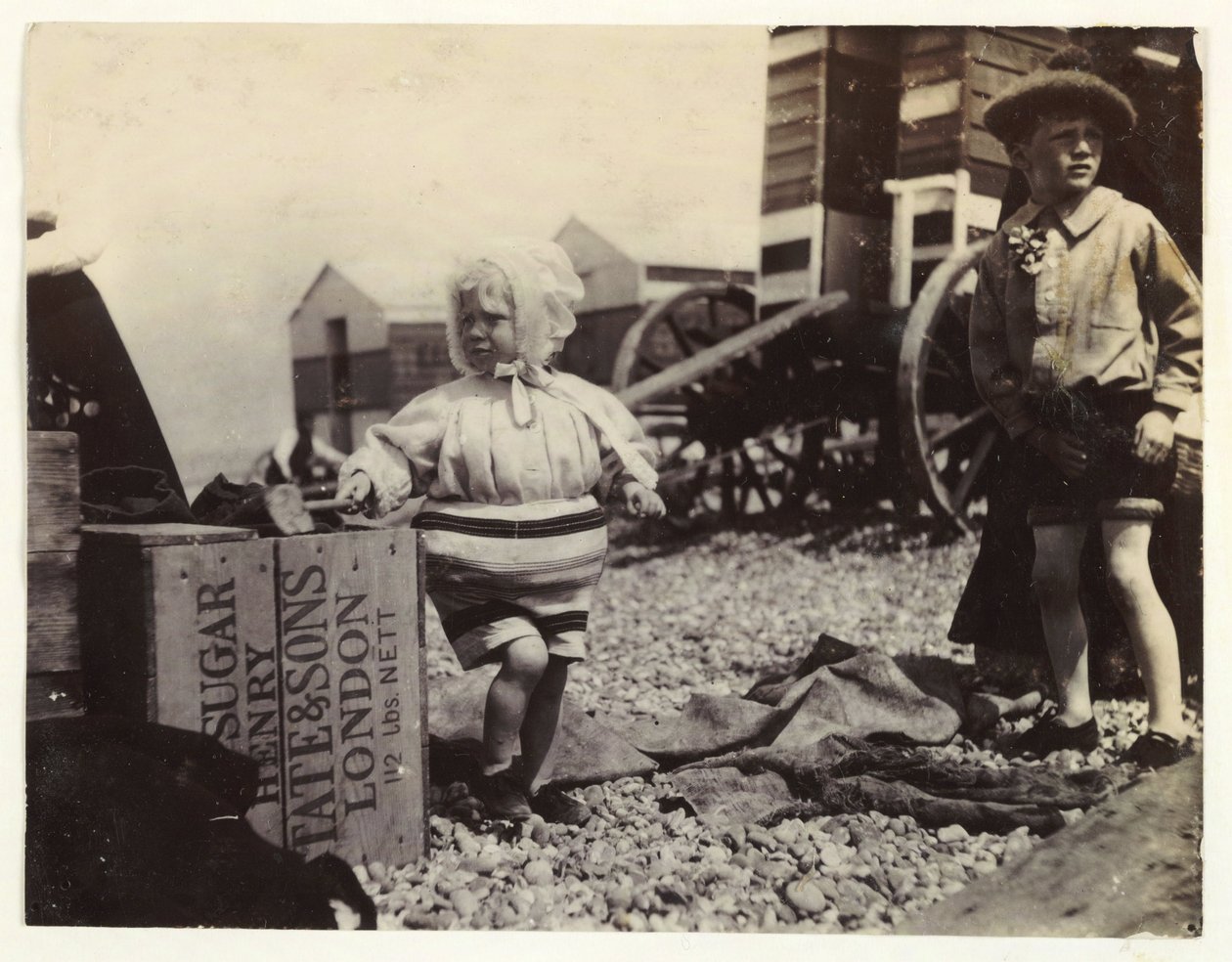 Two children by bathing machines, c 1895 by Unbekannt