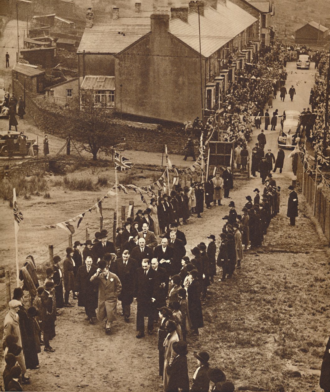 Welcomed to Monmouthshire - King Edward at Abertillery by Unbekannt