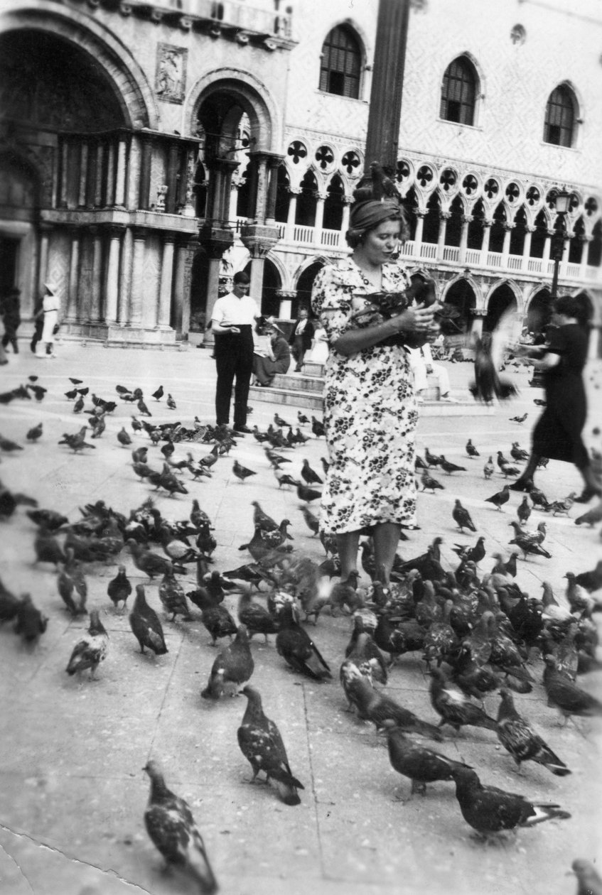 Woman surrounded by pigeons, St Marks Square, Venice, Italy, 1938 by Unbekannt
