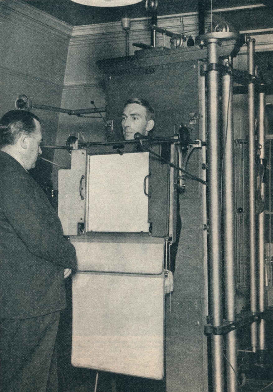 X-ray Apparatus Used for Examination of Suspected Cases of Heart or Lung Disease by Unbekannt