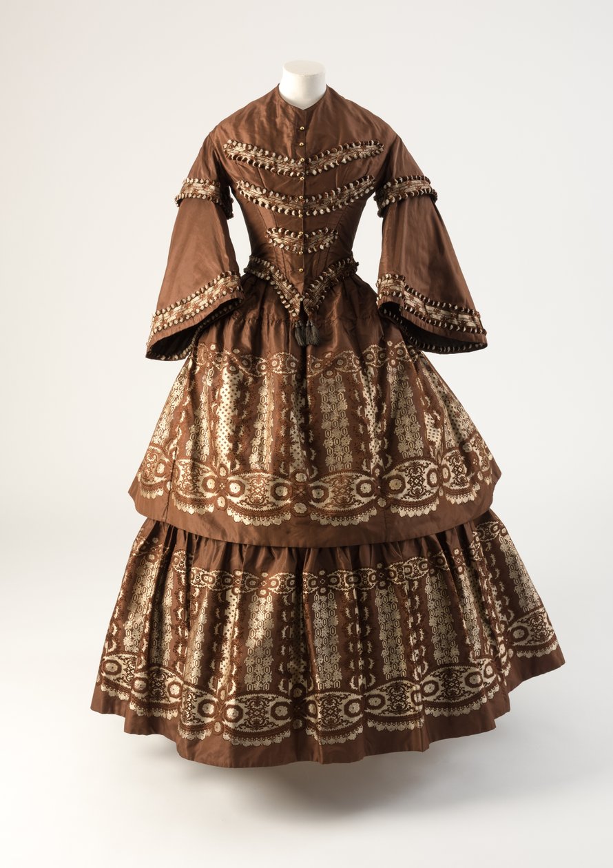 Brown and cream silk dress with flounces woven à disposition, 1850s by Unbekannt Unbekannt