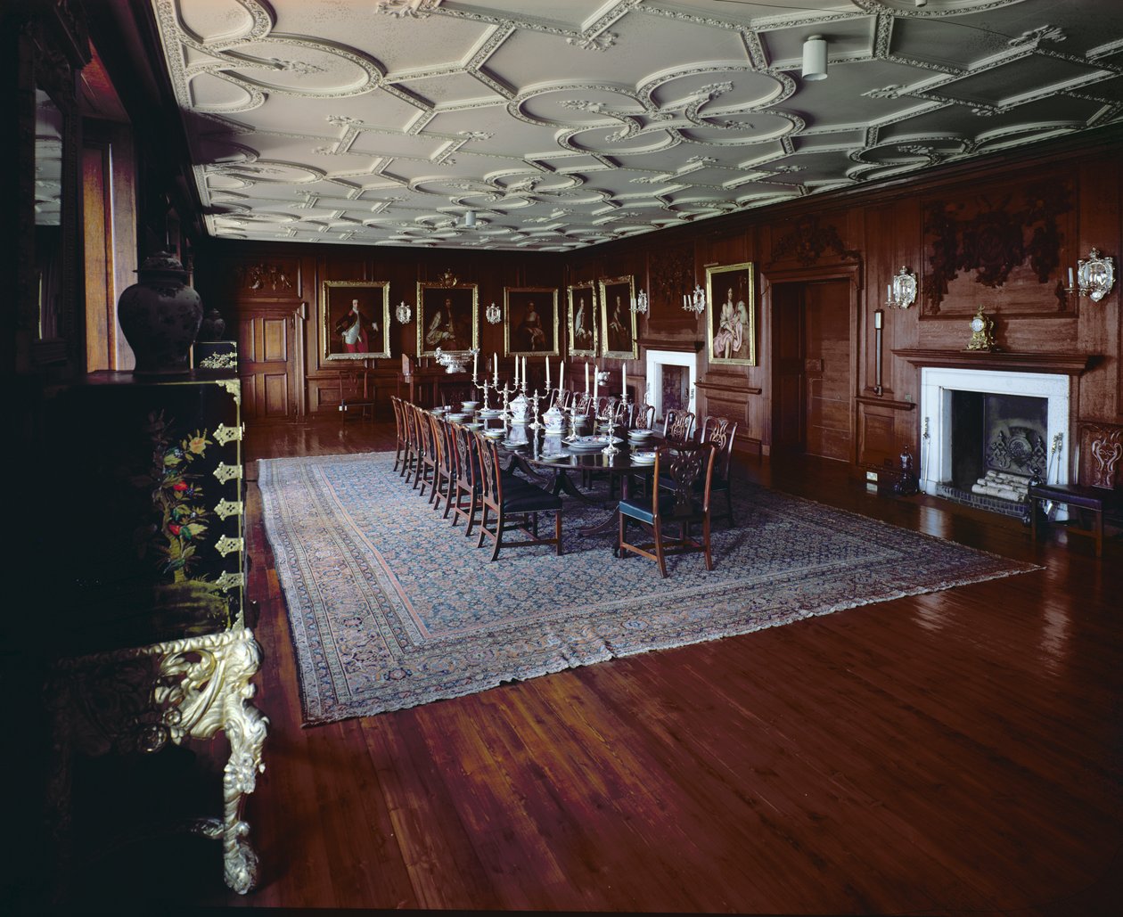 Drumlanrig Castle: dining room with a portrait of William, 1st Duke of Queensberry by Unbekannt Unbekannt