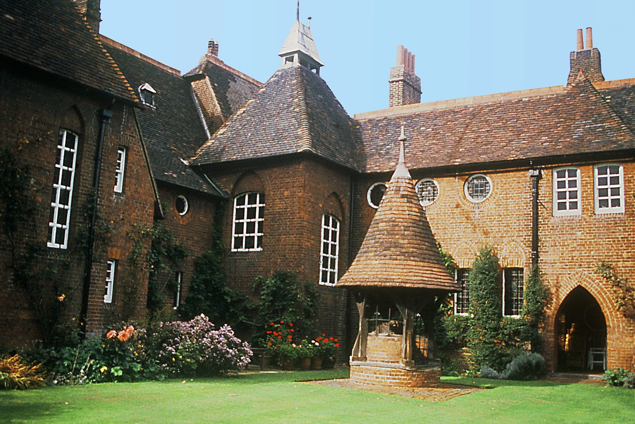 View of the exterior of The Red House, Bexleyheath, designed by William Morris with Philip Webb as the architect, completed 1859 by Unbekannt Unbekannt