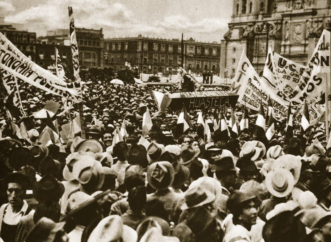 Crowds in Mexico City Celebrate the Nationalization of the Oil Reserves, March 1938 by Unbekannt Unbekannt