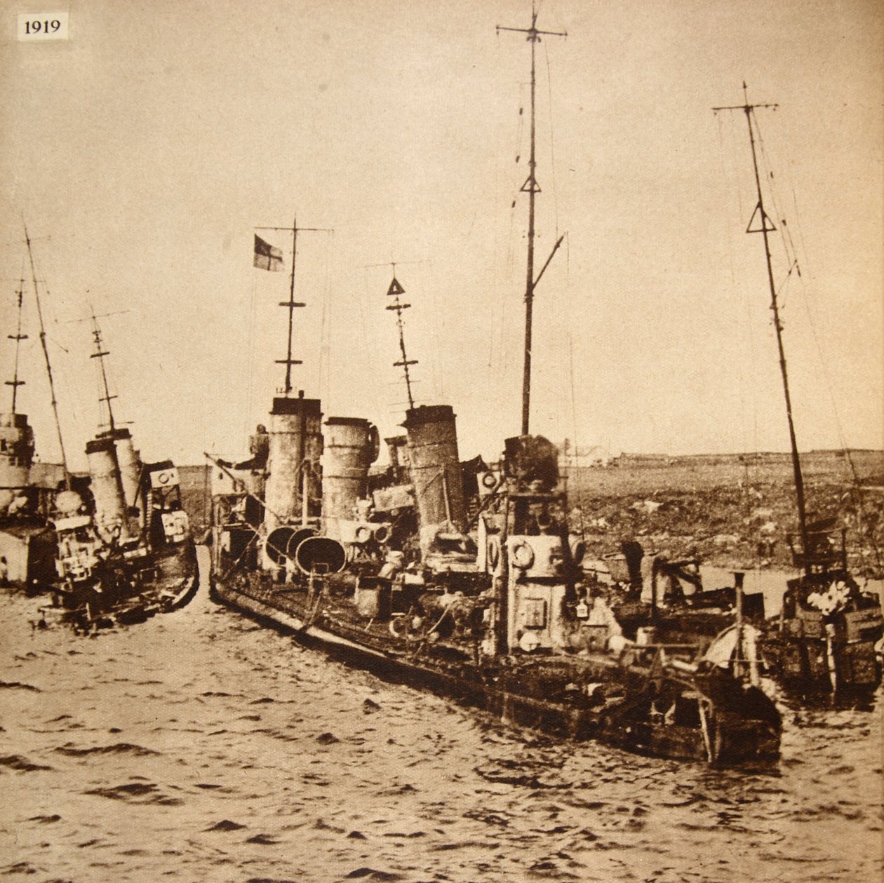 Scuttling of the German Fleet, Scapa Flow, 1919 by Unbekannt Unbekannt