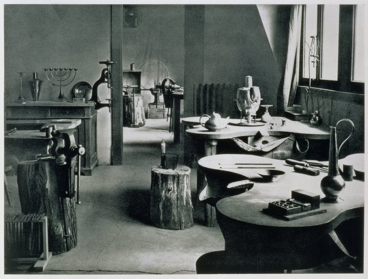 The Metal Workshop, from the Workshops of the Bauhaus, Weimar, 1923 by Unbekannt Unbekannt